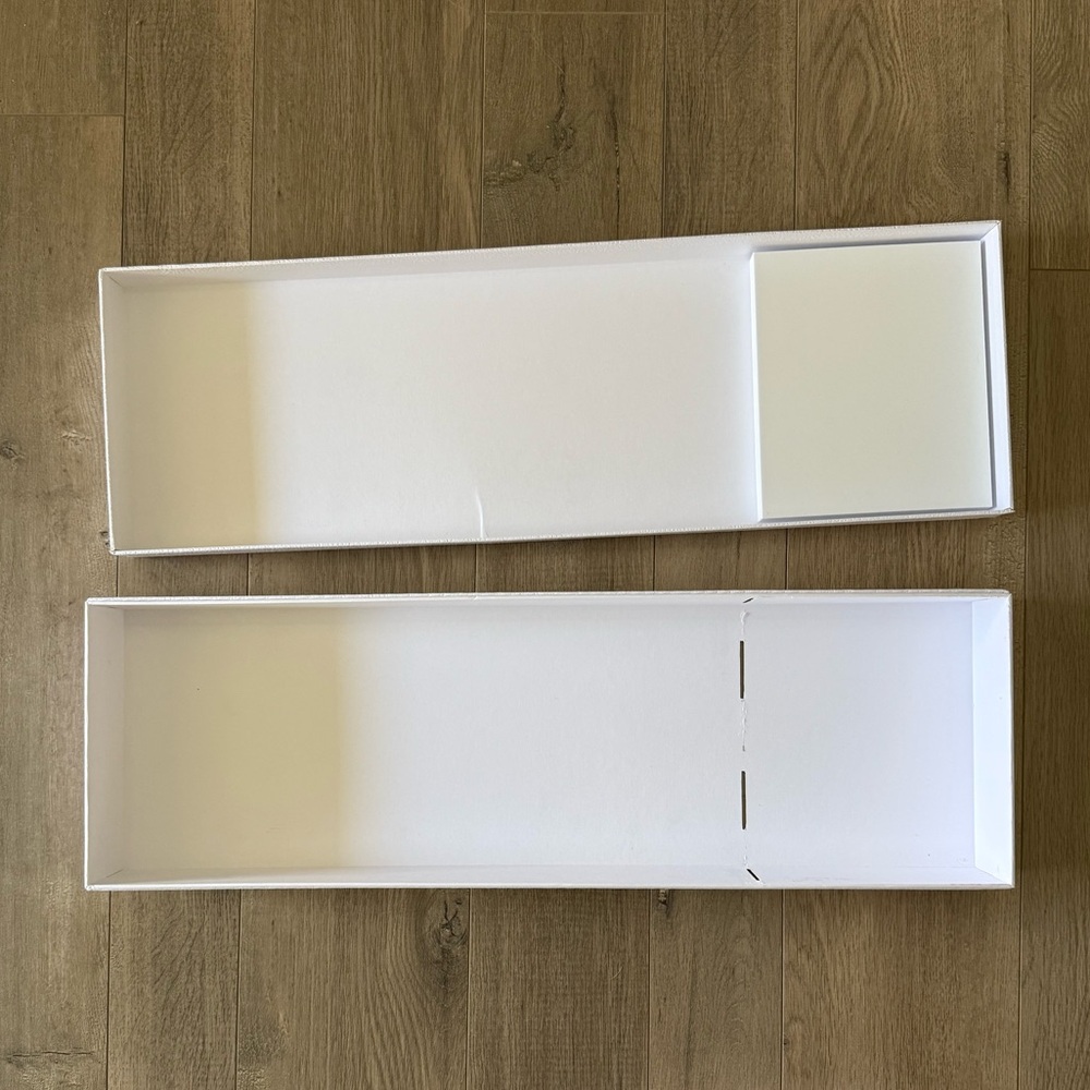 Dior White Box with Gold Logo - Picture 7 of 8